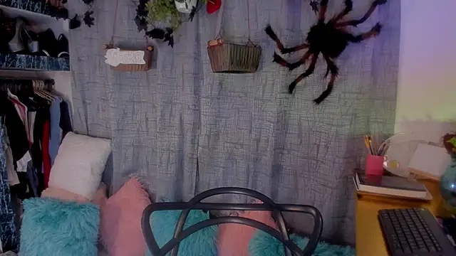 Snapshot of AmaruBloom chatting on October 29, 2025, 4:15 am AmaruBloom online show from October 29, 2025, 4:15 am