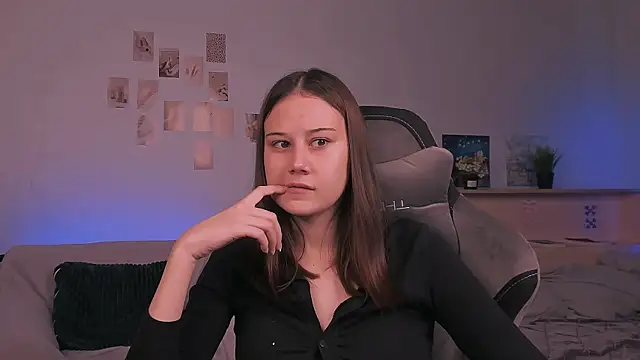 Snapshot of adelle046 chatting on October 12, 2025, 8:35 am adelle046 online show from October 12, 2025, 8:35 am