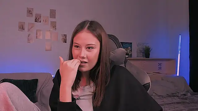 Snapshot of adelle046 chatting on October 14, 2025, 12:28 pm adelle046 online show from October 14, 2025, 12:28 pm