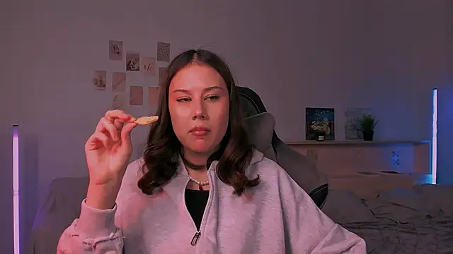 Snapshot of adelle046 chatting on November 11, 2025, 11:43 am adelle046 online show from November 11, 2025, 11:43 am