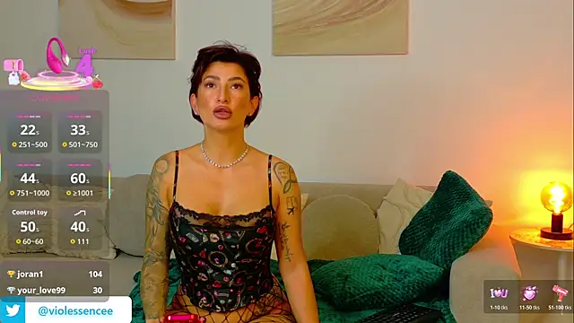 Snapshot of VioFemme chatting on October 28, 2025, 1:36 pm VioFemme online show from October 28, 2025, 1:36 pm