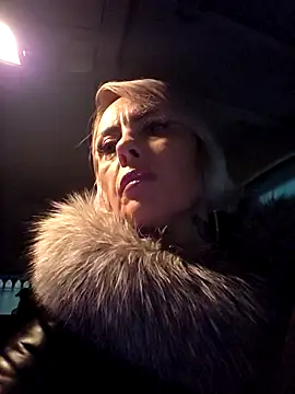 KirraWhite online show from December 19, 2025, 4:30 am