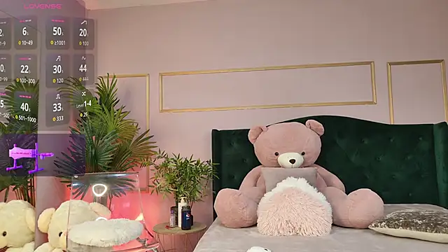 KirraWhite online show from April 2, 2026, 5:05 am