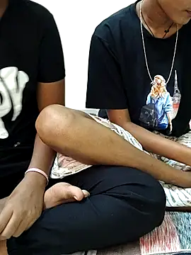 Snapshot of Unique_girls90 chatting on November 8, 2025, 4:01 am Unique girls90 online show from November 8, 2025, 4:01 am