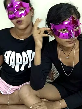 Snapshot of Unique_girls90 chatting on November 14, 2025, 6:17 pm Unique girls90 online show from November 14, 2025, 6:17 pm