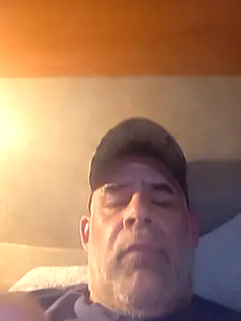 Snapshot of DeeBestEver chatting on November 15, 2025, 10:04 pm DeeBestEver online show from November 15, 2025, 10:04 pm