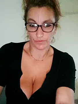 Snapshot of Fifi83Bell chatting on November 8, 2025, 2:50 pm Fifi83Bell online show from November 8, 2025, 2:50 pm