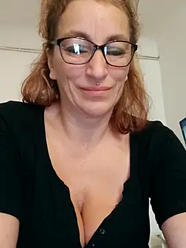 Snapshot of Fifi83Bell chatting on November 16, 2025, 12:55 pm Fifi83Bell online show from November 16, 2025, 12:55 pm