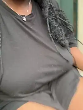 nanaisbackk online show from February 27, 2026, 12:05 pm