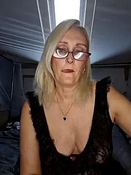 Snapshot of Jenny_Blum chatting on October 8, 2025, 8:01 am Jenny Blum online show from October 8, 2025, 8:01 am