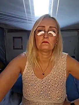 Snapshot of Jenny_Blum chatting on December 1, 2025, 1:05 pm Jenny Blum online show from December 1, 2025, 1:05 pm