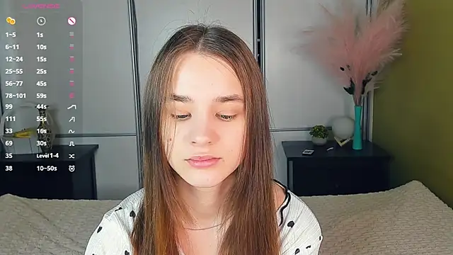 JinnyMcie online show from April 7, 2026, 10:48 am