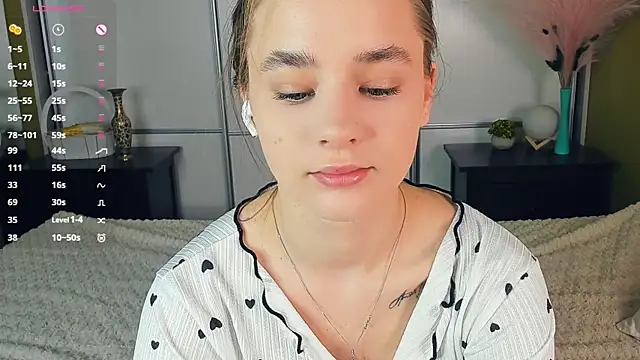 JinnyMcie online show from April 11, 2026, 7:13 am