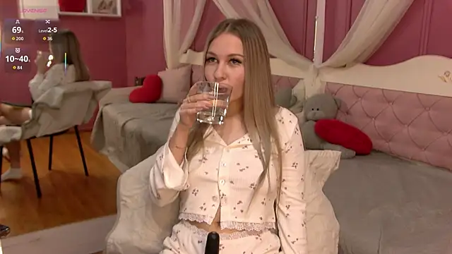 Snapshot of AnySlim chatting on November 14, 2025, 3:33 pm AnySlim online show from November 14, 2025, 3:33 pm