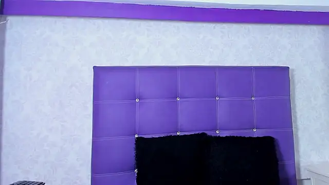 LeaMoreau22 online show from October 10, 2025, 12:15 pm