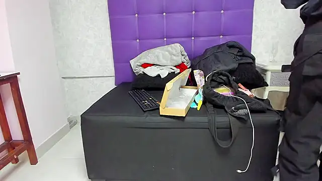 LeaMoreau22 online show from November 6, 2025, 11:44 am