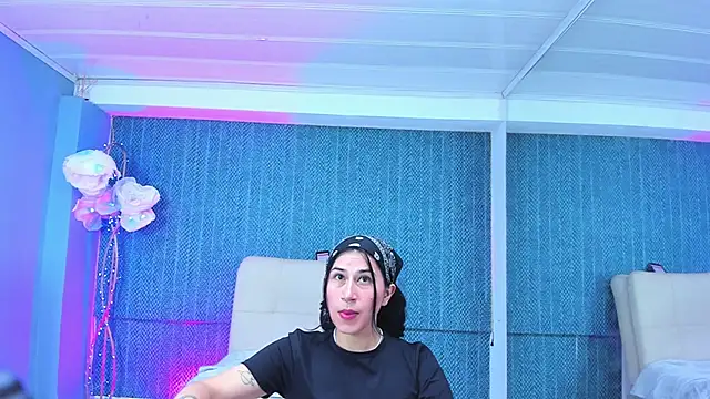 LeaMoreau22 online show from January 13, 2026, 2:28 am