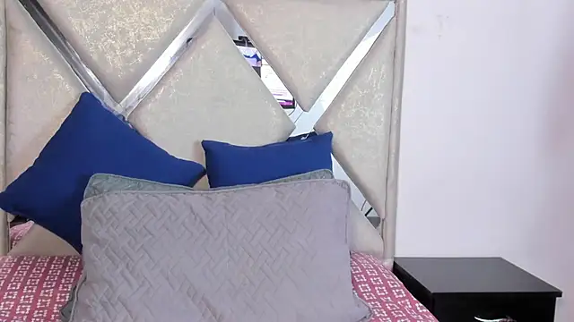 Snapshot of mia_fox4 chatting on October 25, 2025, 11:29 am mia fox4 online show from October 25, 2025, 11:29 am