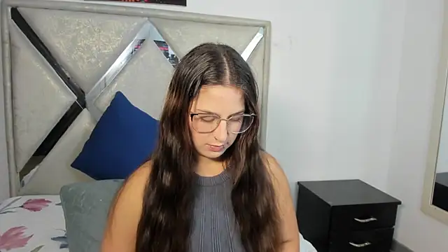 Snapshot of mia_fox4 chatting on November 2, 2025, 1:35 pm mia fox4 online show from November 2, 2025, 1:35 pm