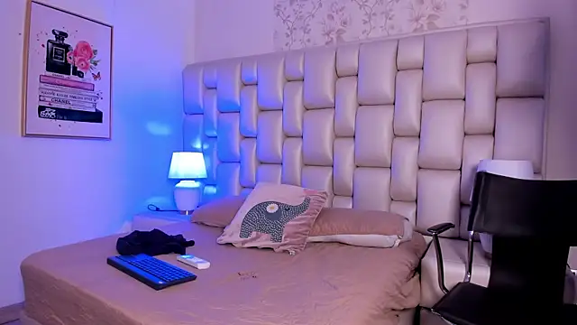 Snapshot of Peyton_louise chatting on October 17, 2025, 11:35 am Peyton louise online show from October 17, 2025, 11:35 am