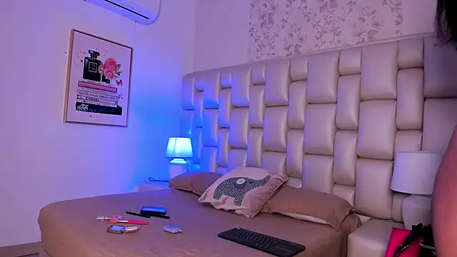 Snapshot of Peyton_louise chatting on November 10, 2025, 11:42 am Peyton louise online show from November 10, 2025, 11:42 am