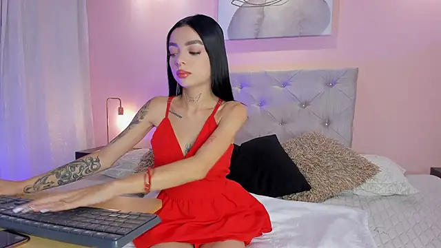 Snapshot of scarlettvelvet_ chatting on October 3, 2025, 12:46 pm scarlettvelvet online show from October 3, 2025, 12:46 pm