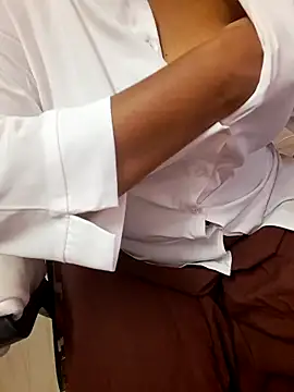 Snapshot of Tamil_Ammani chatting on October 14, 2025, 6:09 pm Tamil Ammani online show from October 14, 2025, 6:09 pm