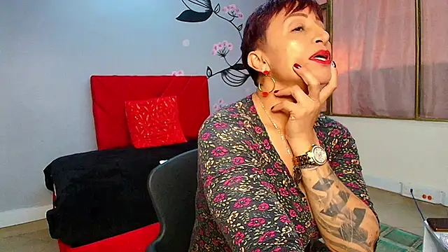 Snapshot of Charlotte__Gray chatting on October 5, 2025, 3:49 am Charlotte Gray online show from October 5, 2025, 3:49 am
