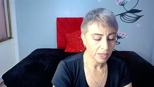 Snapshot of Charlotte__Gray chatting on October 26, 2025, 12:22 pm Charlotte Gray online show from October 26, 2025, 12:22 pm