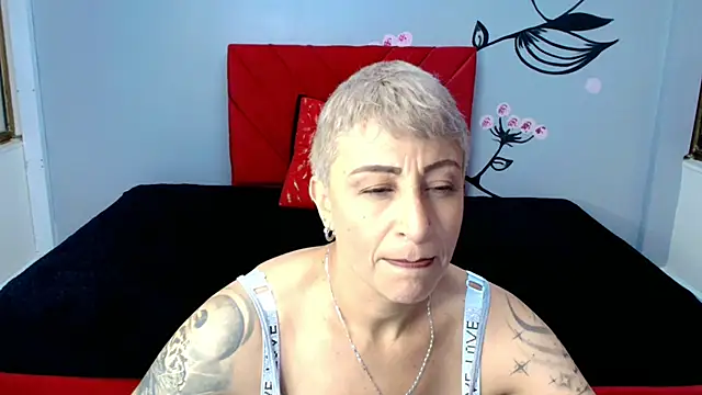 Snapshot of Charlotte__Gray chatting on November 1, 2025, 12:18 pm Charlotte Gray online show from November 1, 2025, 12:18 pm