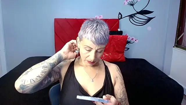 Snapshot of Charlotte__Gray chatting on November 7, 2025, 12:27 pm Charlotte Gray online show from November 7, 2025, 12:27 pm