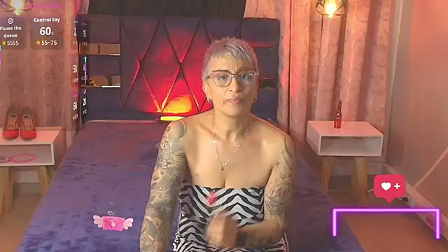 Snapshot of Charlotte__Gray chatting on November 21, 2025, 12:43 am Charlotte Gray online show from November 21, 2025, 12:43 am