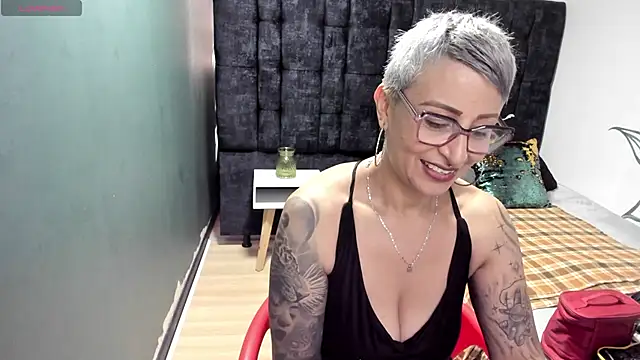 Charlotte  Gray online show from December 13, 2025, 8:04 pm