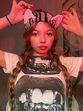  Siennaaa  online show from October 9, 2025, 9:02 pm