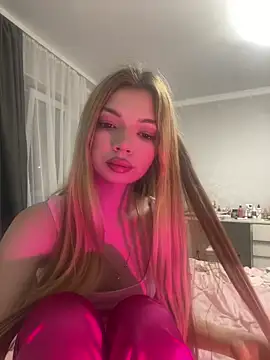  Siennaaa  online show from February 6, 2026, 10:57 pm