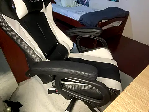 Snapshot of oppaboy chatting on October 31, 2025, 3:18 am oppaboy online show from October 31, 2025, 3:18 am