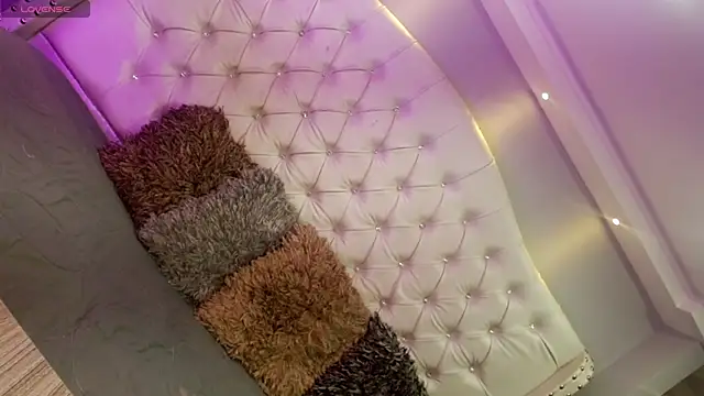 Snapshot of Miranda_Collins chatting on October 26, 2025, 3:56 am Miranda Collins online show from October 26, 2025, 3:56 am