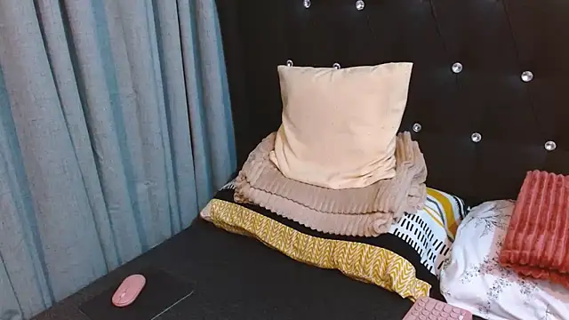 Snapshot of JayKarLo chatting on October 24, 2025, 11:17 am JayKarLo online show from October 24, 2025, 11:17 am