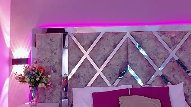 MeganR  online show from April 14, 2026, 11:16 am