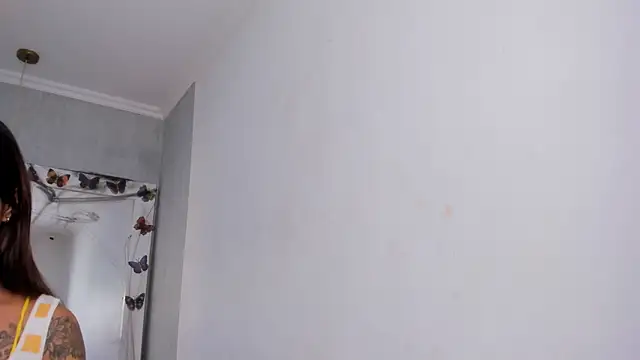 Snapshot of is_a_bell chatting on October 28, 2025, 1:58 pm is a bell online show from October 28, 2025, 1:58 pm