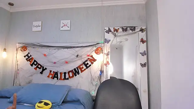 Snapshot of is_a_bell chatting on October 30, 2025, 1:56 pm is a bell online show from October 30, 2025, 1:56 pm