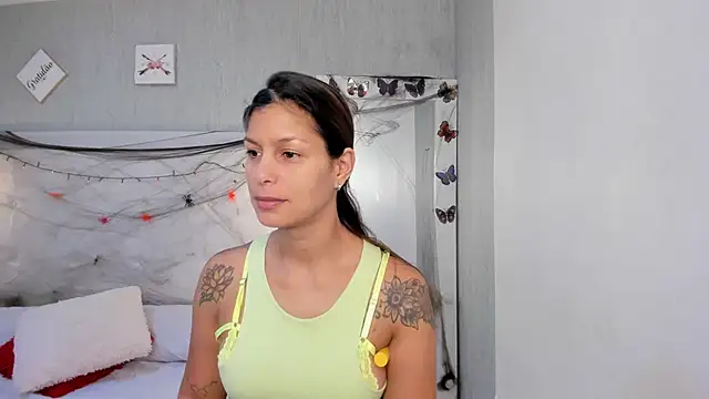 Snapshot of is_a_bell chatting on November 2, 2025, 1:46 pm is a bell online show from November 2, 2025, 1:46 pm