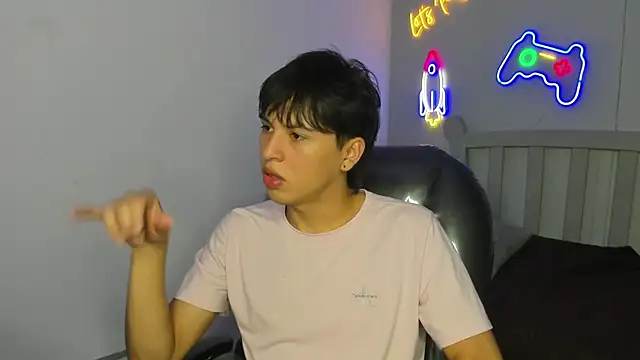 Snapshot of StiwenTwink chatting on October 2, 2025, 3:08 pm StiwenTwink online show from October 2, 2025, 3:08 pm