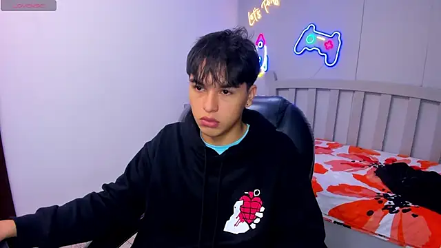 Snapshot of StiwenTwink chatting on October 13, 2025, 1:55 pm StiwenTwink online show from October 13, 2025, 1:55 pm