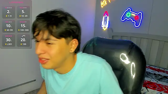 Snapshot of StiwenTwink chatting on October 23, 2025, 1:54 pm StiwenTwink online show from October 23, 2025, 1:54 pm