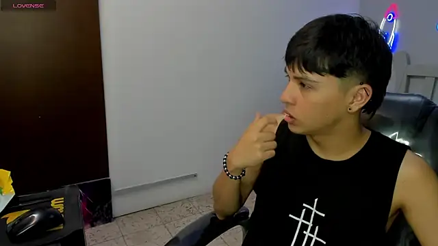 Snapshot of StiwenTwink chatting on November 10, 2025, 6:29 pm StiwenTwink online show from November 10, 2025, 6:29 pm