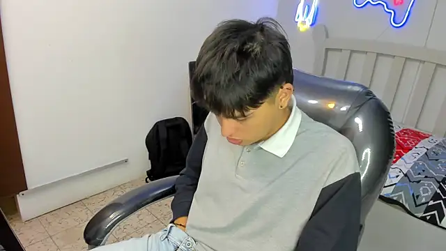 Snapshot of StiwenTwink chatting on November 13, 2025, 2:38 pm StiwenTwink online show from November 13, 2025, 2:38 pm