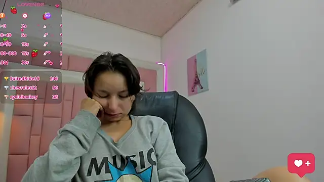 Snapshot of Klaret_Toy chatting on November 7, 2025, 12:49 pm Klaret Toy online show from November 7, 2025, 12:49 pm