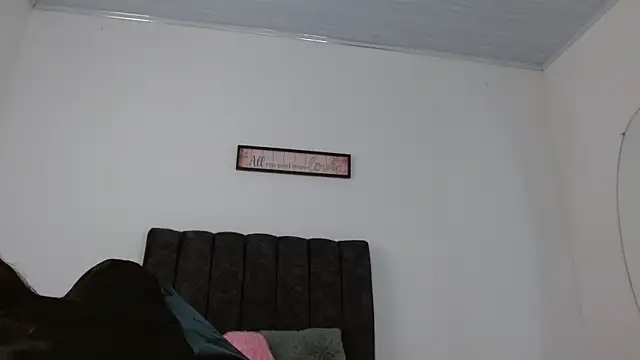 ManuelaDelgado online show from October 11, 2025, 4:27 pm