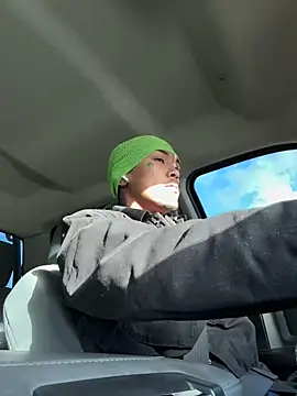 Snapshot of Loadedeggs chatting on October 14, 2025, 3:02 pm Loadedeggs online show from October 14, 2025, 3:02 pm